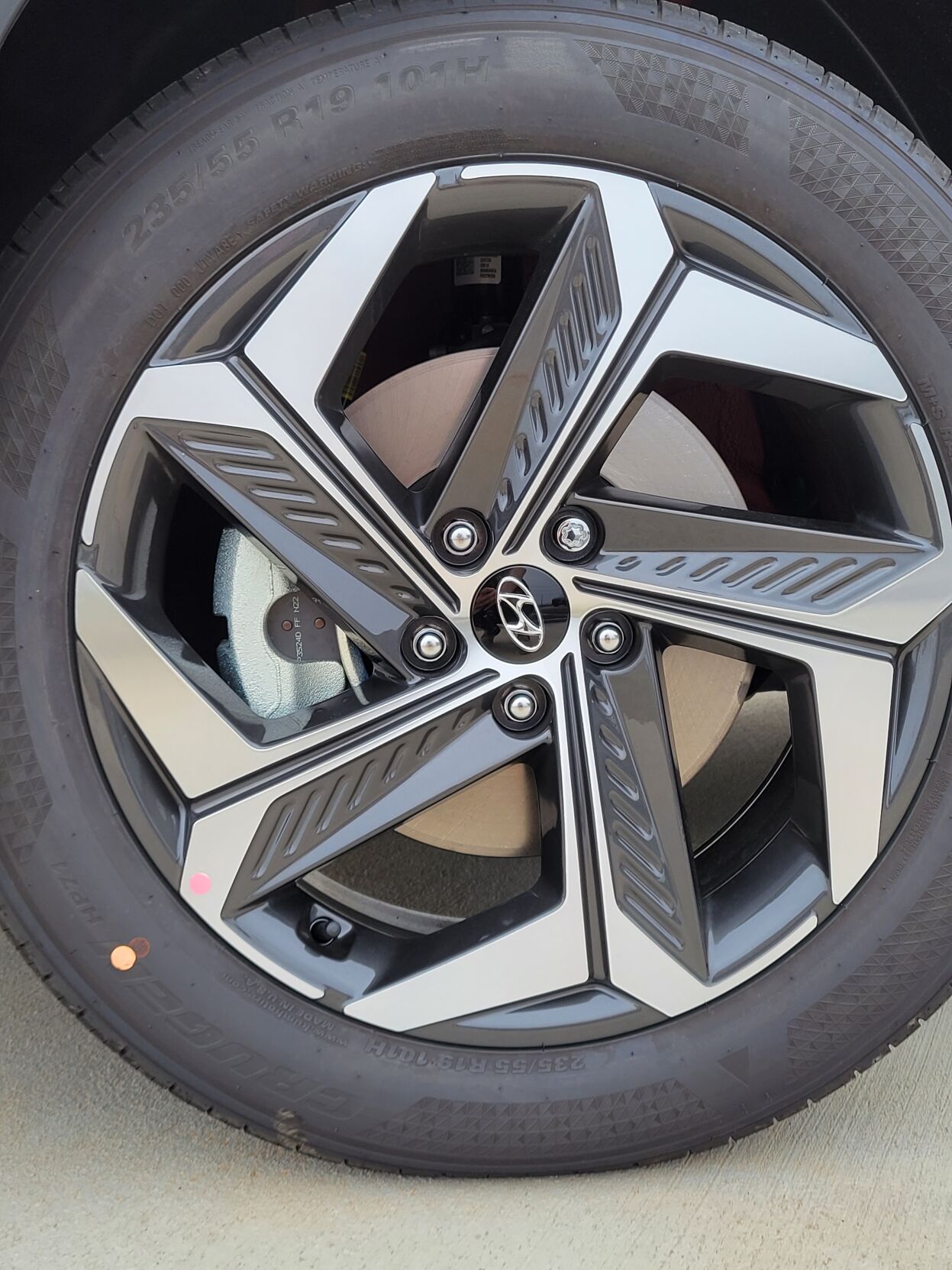 MM_Hyundai_wheel.jpg